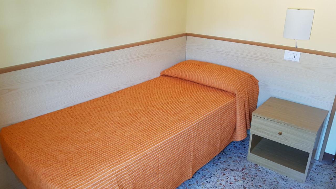 Albergo Meuble Olivi Тосколано-Мадерно Экстерьер фото