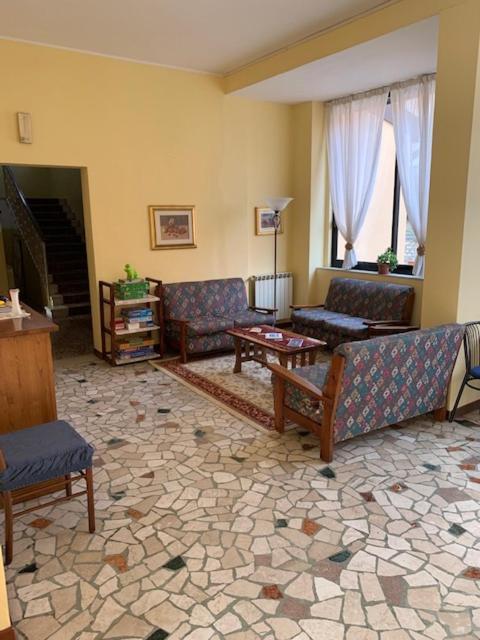 Albergo Meuble Olivi Тосколано-Мадерно Экстерьер фото